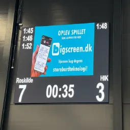 Scoreboard på en 1:1-skærm i hallen